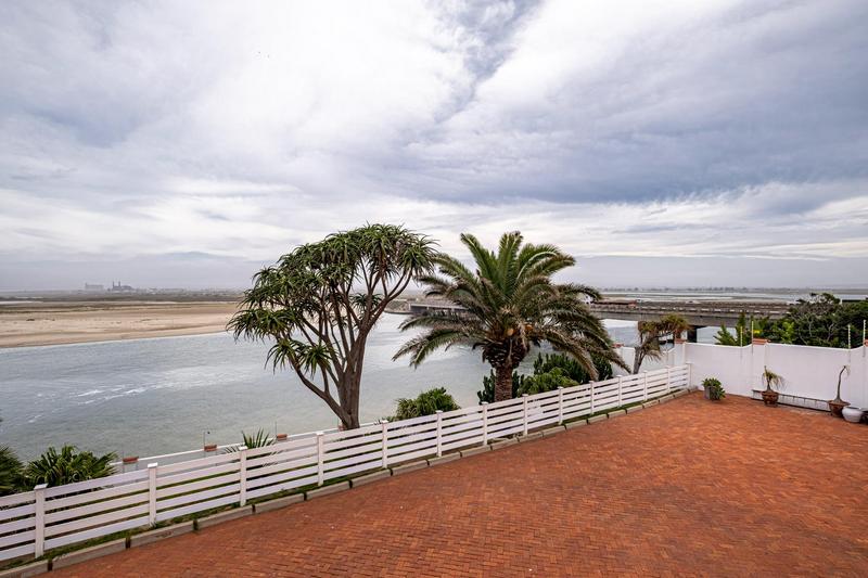 4 Bedroom Property for Sale in Bluewater Bay Eastern Cape